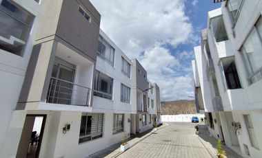 🏠 VENDO DEPARTAMENTO DUPLEX. (San Antonio – Mitad del Mundo)