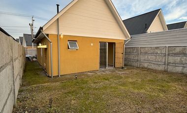 Se vende casa de 2 dormitorios y 1 baño en Villa Huertos de Chillán I – Camino a Las Mariposas