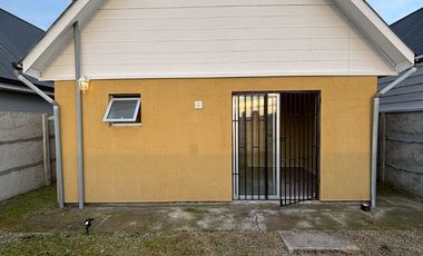 Se vende casa de 2 dormitorios y 1 baño en Villa Huertos de Chillán I – Camino a Las Mariposas