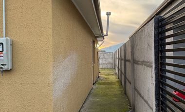 Se vende casa de 2 dormitorios y 1 baño en Villa Huertos de Chillán I – Camino a Las Mariposas