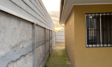 Se vende casa de 2 dormitorios y 1 baño en Villa Huertos de Chillán I – Camino a Las Mariposas