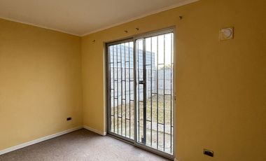 Se vende casa de 2 dormitorios y 1 baño en Villa Huertos de Chillán I – Camino a Las Mariposas