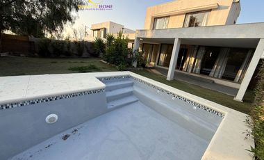 Hermosa Casa con Piscina en Arriendo Alto El Manzano Til Til