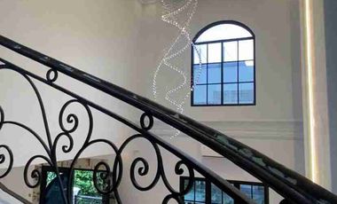 DIJUAL CEPAT MURAH RUMAH MEWAH DALAM CLUSTER DI CIPETE ADA KOLAM RENANG DAN LIFT