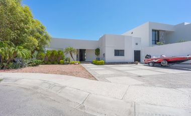 CASA EN VENTA en Hacienda Residencial