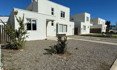 Vendo Casa amplia de 4 dormitorios en curauma, 400 mt2