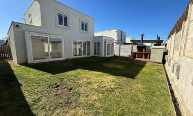 Vendo Casa amplia de 4 dormitorios en curauma, 400 mt2