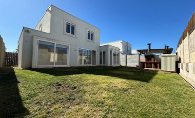 Vendo Casa amplia de 4 dormitorios en curauma, 400 mt2