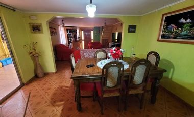 Se vende amplia casa en Puente Alto,a pasos de Av. Gabriela Oriente y a 5 minutos de hospital y estación metro Sotero del Rio