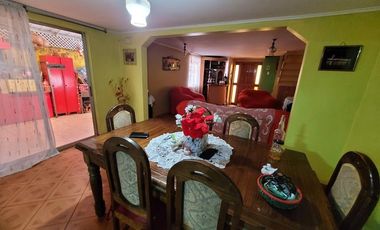 Se vende amplia casa en Puente Alto,a pasos de Av. Gabriela Oriente y a 5 minutos de hospital y estación metro Sotero del Rio