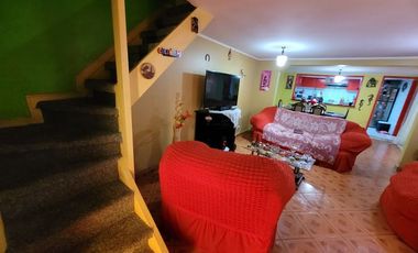 Se vende amplia casa en Puente Alto,a pasos de Av. Gabriela Oriente y a 5 minutos de hospital y estación metro Sotero del Rio