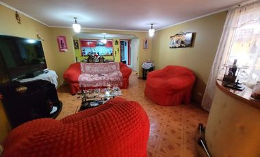 Se vende amplia casa en Puente Alto,a pasos de Av. Gabriela Oriente y a 5 minutos de hospital y estación metro Sotero del Rio