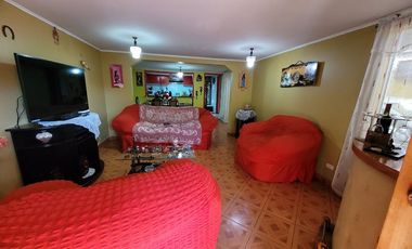 Se vende amplia casa en Puente Alto,a pasos de Av. Gabriela Oriente y a 5 minutos de hospital y estación metro Sotero del Rio