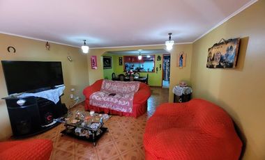Se vende amplia casa en Puente Alto,a pasos de Av. Gabriela Oriente y a 5 minutos de hospital y estación metro Sotero del Rio