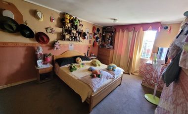 Se vende amplia casa en Puente Alto,a pasos de Av. Gabriela Oriente y a 5 minutos de hospital y estación metro Sotero del Rio