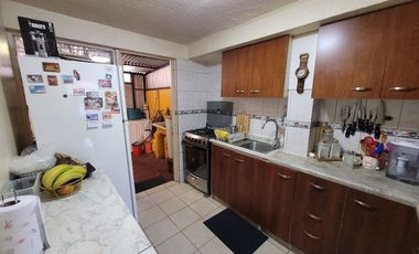 Se vende amplia casa, a pasos de Av. San Carlos y Av. Mexico, Puente Alto a 5 minutos metro Las Mercedes