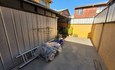 Se vende amplia casa, a pasos de Av. San Carlos y Av. Mexico, Puente Alto a 5 minutos metro Las Mercedes