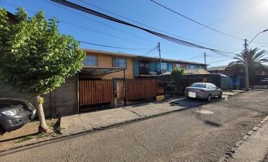 Se vende amplia casa, a pasos de Av. San Carlos y Av. Mexico, Puente Alto a 5 minutos metro Las Mercedes