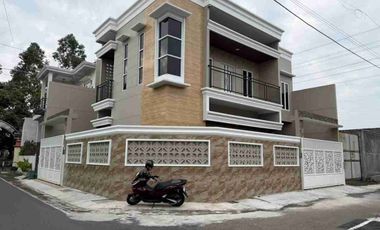 Rumah Mewah 2Lt Progres Bangun Dekat Kampus UMS Laweyan