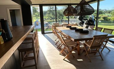 ALQUILO CASA 5 DORM EN LA ARBOLADA