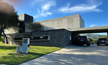 ALQUILO CASA 5 DORM EN LA ARBOLADA