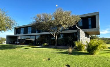 ALQUILO CASA 5 DORM EN LA ARBOLADA