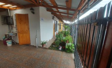 Hermosa casa en venta en Teno