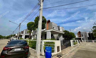 For Sale: Modern Detached House – Living Loft Style, Lam Luk Ka Khlong 9 | Premium Quality, Spacious Layout, Ready to Move In