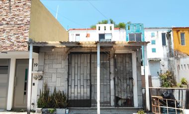 Casa de 3 recámaras (una en planta baja) en Fracc. Arboleda San Ramón. Libre de gravamen