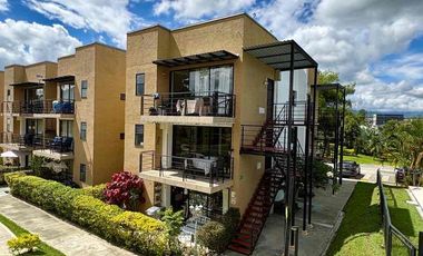 SE ARRIENDA APARTAMENTO VÍA AL AEROPUERTO EL EDÉN - AMOBLADO