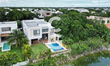 Casa en Venta en Cancún en Residencial Lagos del sol a pié de lago con 3 Rec