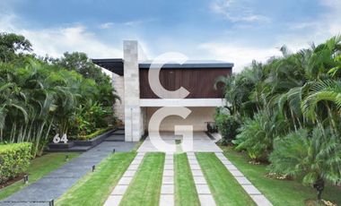 Casa en Venta en Cancún en Residencial Lagos del sol a pié de lago con 3 Rec