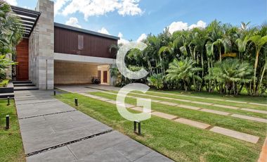 Casa en Venta en Cancún en Residencial Lagos del sol a pié de lago con 3 Rec