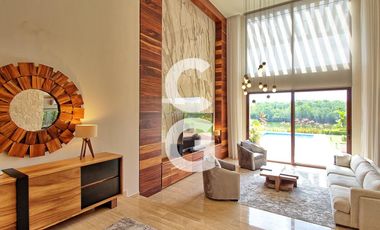 Casa en Venta en Cancún en Residencial Lagos del sol a pié de lago con 3 Rec