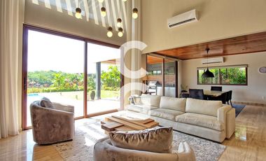 Casa en Venta en Cancún en Residencial Lagos del sol a pié de lago con 3 Rec