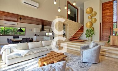 Casa en Venta en Cancún en Residencial Lagos del sol a pié de lago con 3 Rec