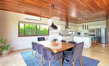 Casa en Venta en Cancún en Residencial Lagos del sol a pié de lago con 3 Rec