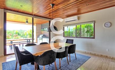 Casa en Venta en Cancún en Residencial Lagos del sol a pié de lago con 3 Rec