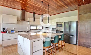 Casa en Venta en Cancún en Residencial Lagos del sol a pié de lago con 3 Rec