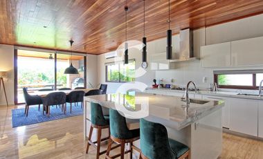 Casa en Venta en Cancún en Residencial Lagos del sol a pié de lago con 3 Rec