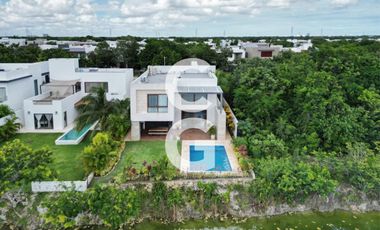 Casa en Venta en Cancún en Residencial Lagos del sol a pié de lago con 3 Rec