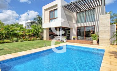 Casa en Venta en Cancún en Residencial Lagos del sol a pié de lago con 3 Rec