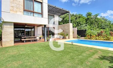 Casa en Venta en Cancún en Residencial Lagos del sol a pié de lago con 3 Rec