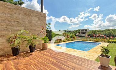 Casa en Venta en Cancún en Residencial Lagos del sol a pié de lago con 3 Rec