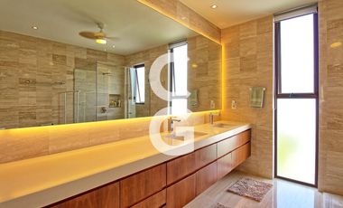 Casa en Venta en Cancún en Residencial Lagos del sol a pié de lago con 3 Rec