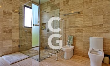 Casa en Venta en Cancún en Residencial Lagos del sol a pié de lago con 3 Rec