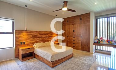 Casa en Venta en Cancún en Residencial Lagos del sol a pié de lago con 3 Rec