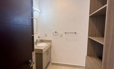 Casa en Venta en Esquina de 4 Recámaras con Paneles en Botánico Residencial