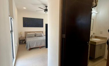 Casa en Venta en Esquina de 4 Recámaras con Paneles en Botánico Residencial