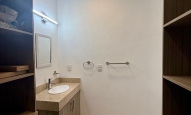 Casa en Venta en Esquina de 4 Recámaras con Paneles en Botánico Residencial